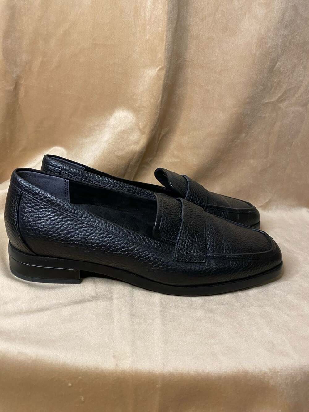Vionic Sellah Black Pebbled Leather Slip-On Loafers